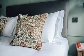 Hermes Hotel by Nestor