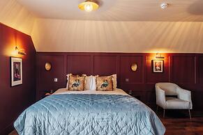 Hermes Hotel by Nestor