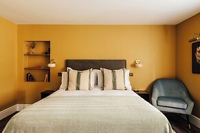 Hermes Hotel by Nestor