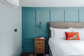 Hermes Hotel by Nestor
