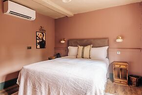 Hermes Hotel by Nestor