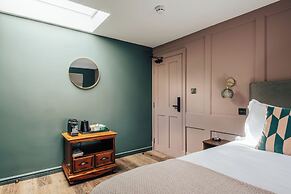 Hermes Hotel by Nestor