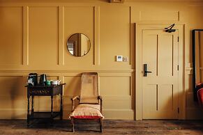 Hermes Hotel by Nestor
