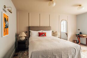 Hermes Hotel by Nestor