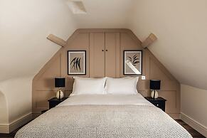 Hermes Hotel by Nestor
