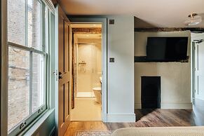Hermes Hotel by Nestor