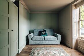 Hermes Hotel by Nestor
