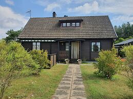 Villa w Open Fireplace and big Plot 5 min From the sea