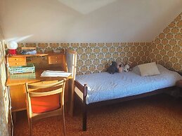 Villa w Open Fireplace and big Plot 5 min From the sea