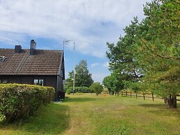 Villa w Open Fireplace and big Plot 5 min From the sea