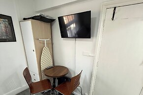Studio Flat Yards From Bournemouth Beach