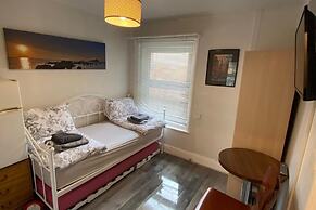 Studio Flat Yards From Bournemouth Beach