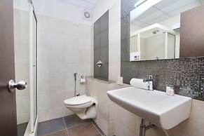 R D HOTELS HSR
