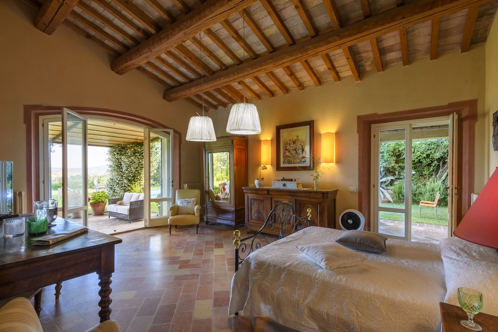 Villa Emily 10 by Marche Holiday Villas