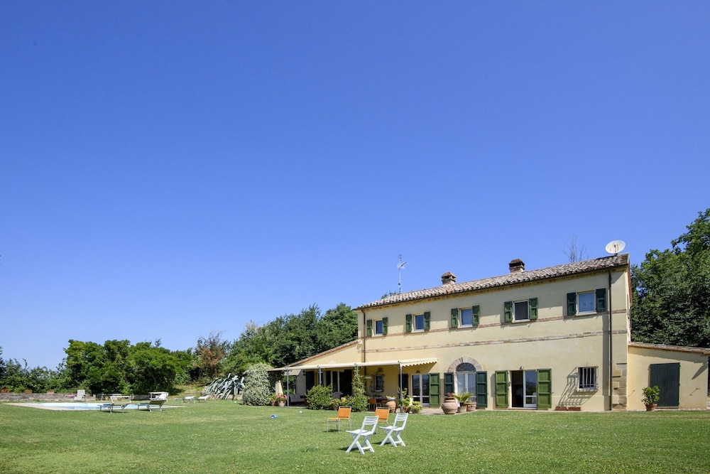 Villa Emily 10 by Marche Holiday Villas