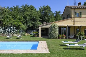 Villa Emily 10 by Marche Holiday Villas
