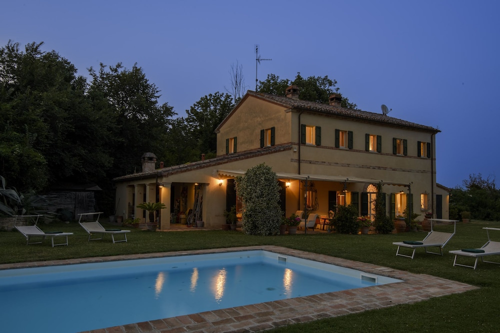Villa Emily 10 by Marche Holiday Villas