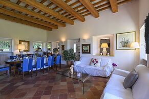 Villa Emily 10 by Marche Holiday Villas