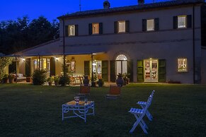 Villa Emily 10 by Marche Holiday Villas
