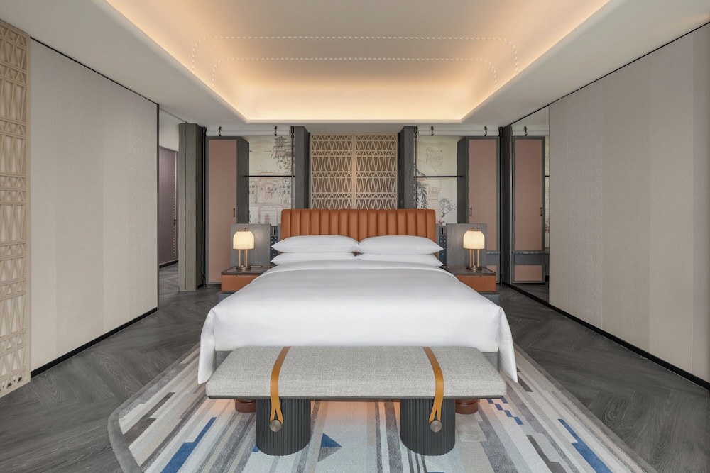 Renaissance Korla Hotel