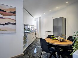 Chic & Central 3BR Retreat in the Historic Center