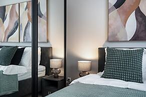Chic & Central 3BR Retreat in the Historic Center