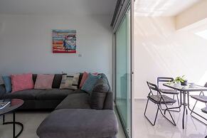 Andrea 3-BR Apt in Mackenzie With Pool