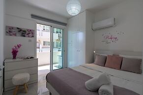 Andrea 3-BR Apt in Mackenzie With Pool