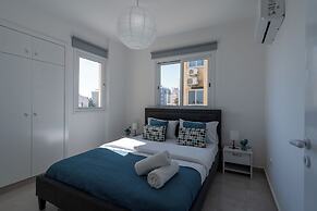 Andrea 3-BR Apt in Mackenzie With Pool