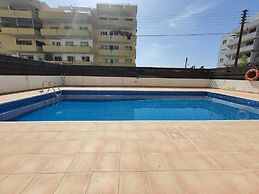 Andrea 3-BR Apt in Mackenzie With Pool