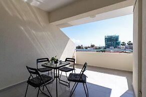 Andrea 3-BR Apt in Mackenzie With Pool