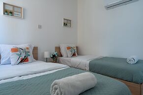 Andrea 3-BR Apt in Mackenzie With Pool