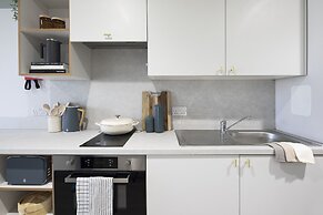 Modern Studios with Kitchen & Ensuite