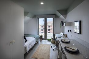 Modern Studios with Kitchen & Ensuite