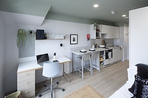 Modern Studios with Kitchen & Ensuite