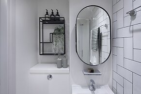 Modern Studios with Kitchen & Ensuite