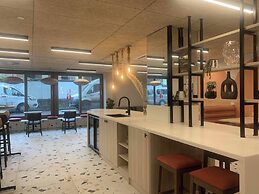 Modern Studios with Kitchen & Ensuite