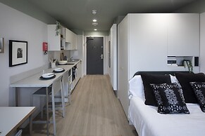 Modern Studios with Kitchen & Ensuite