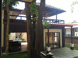 Three Bedroom Balinese Villa - a Shared Pool