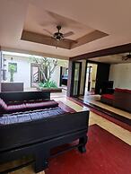 Three Bedroom Balinese Villa - a Shared Pool