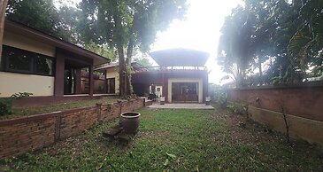 Three Bedroom Balinese Villa - a Shared Pool