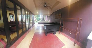 Three Bedroom Balinese Villa - a Shared Pool