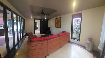 Three Bedroom Balinese Villa - a Shared Pool