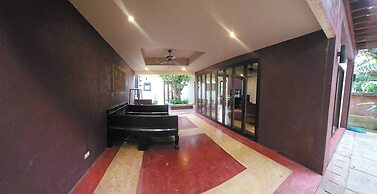Three Bedroom Balinese Villa - a Shared Pool