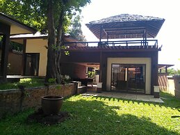 Three Bedroom Balinese Villa - a Shared Pool