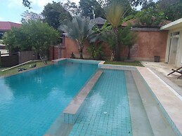 Three Bedroom Balinese Villa - a Shared Pool