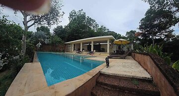 Three Bedroom Balinese Villa - a Shared Pool