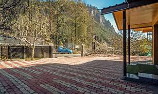 Treebo M R Villa