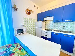 Apartment a Stone's Throw From the Beach