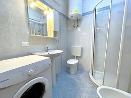Apartment a Stone's Throw From the Beach